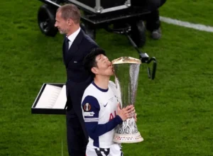 Đánh tan "lời nguyền" danh hiệu